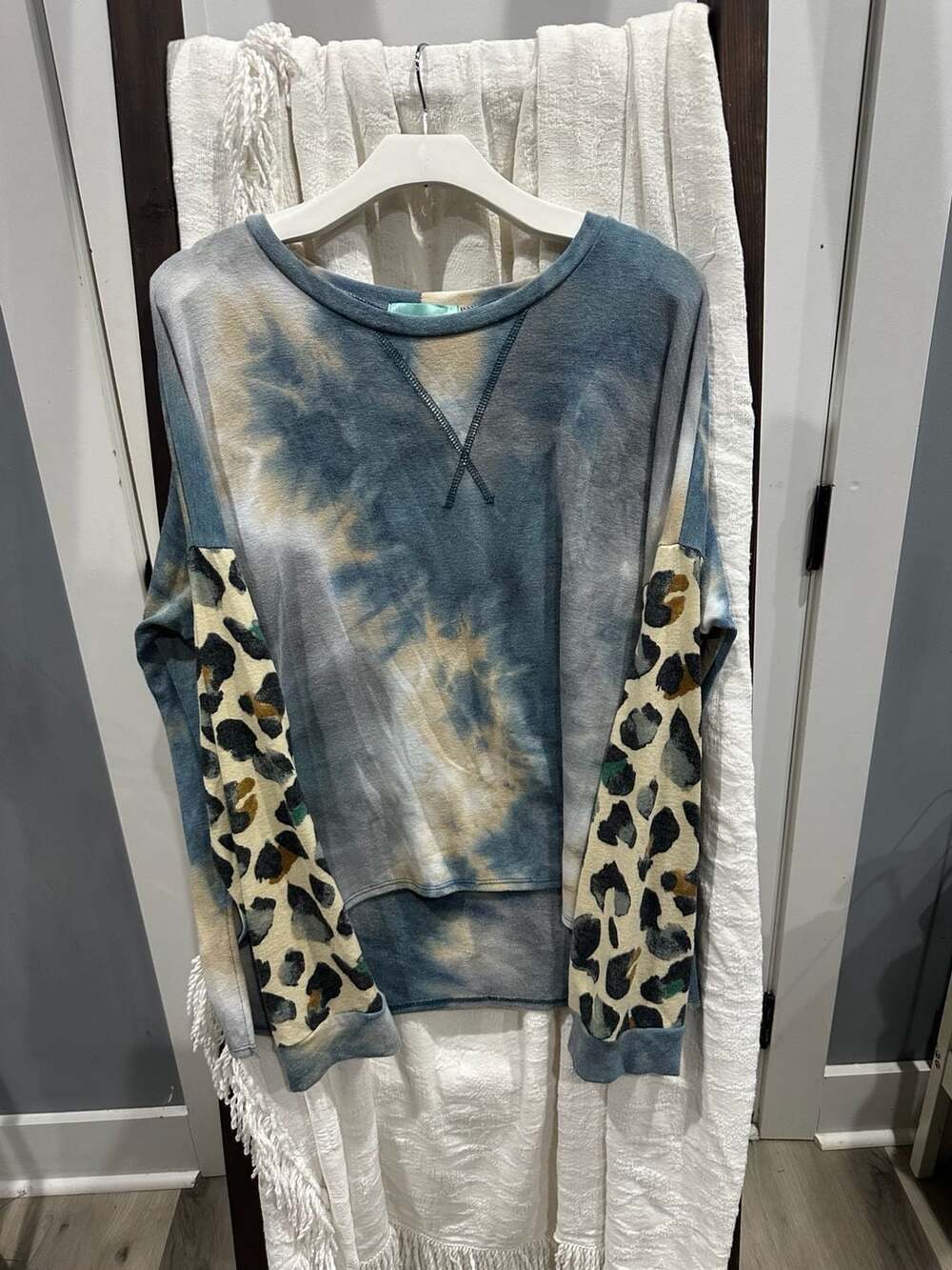 J Jordan Sweatshirt Size X-Large Tie Dye Leopard Sleeves